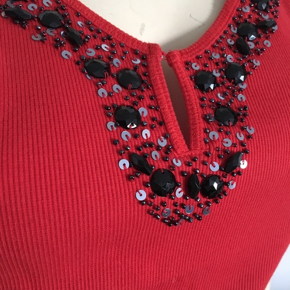 New red ribbed tank top with black Beaded neckline - Picture 6 of 8